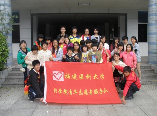 2011年11月20日攜手醫(yī)大志愿者“快樂(lè)越野 你我先行”